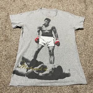 Muhamad Ali Knockout vs. Sonny Liston T-Shirt Men's Medium Gray
